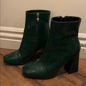 BOOHOO GREEN SNAKE BOOTIES